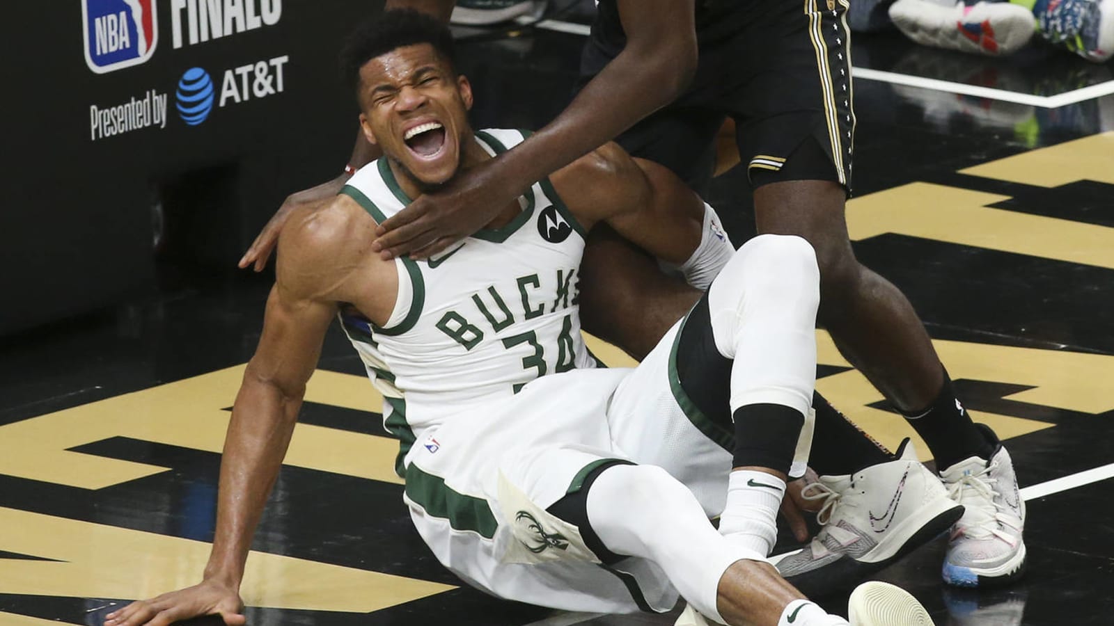 Giannis Antetokounmpo has 'no structural damage' to knee