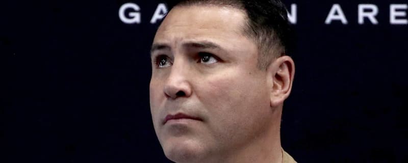 Fully vaccinated Oscar De La Hoya hospitalized by COVID-19