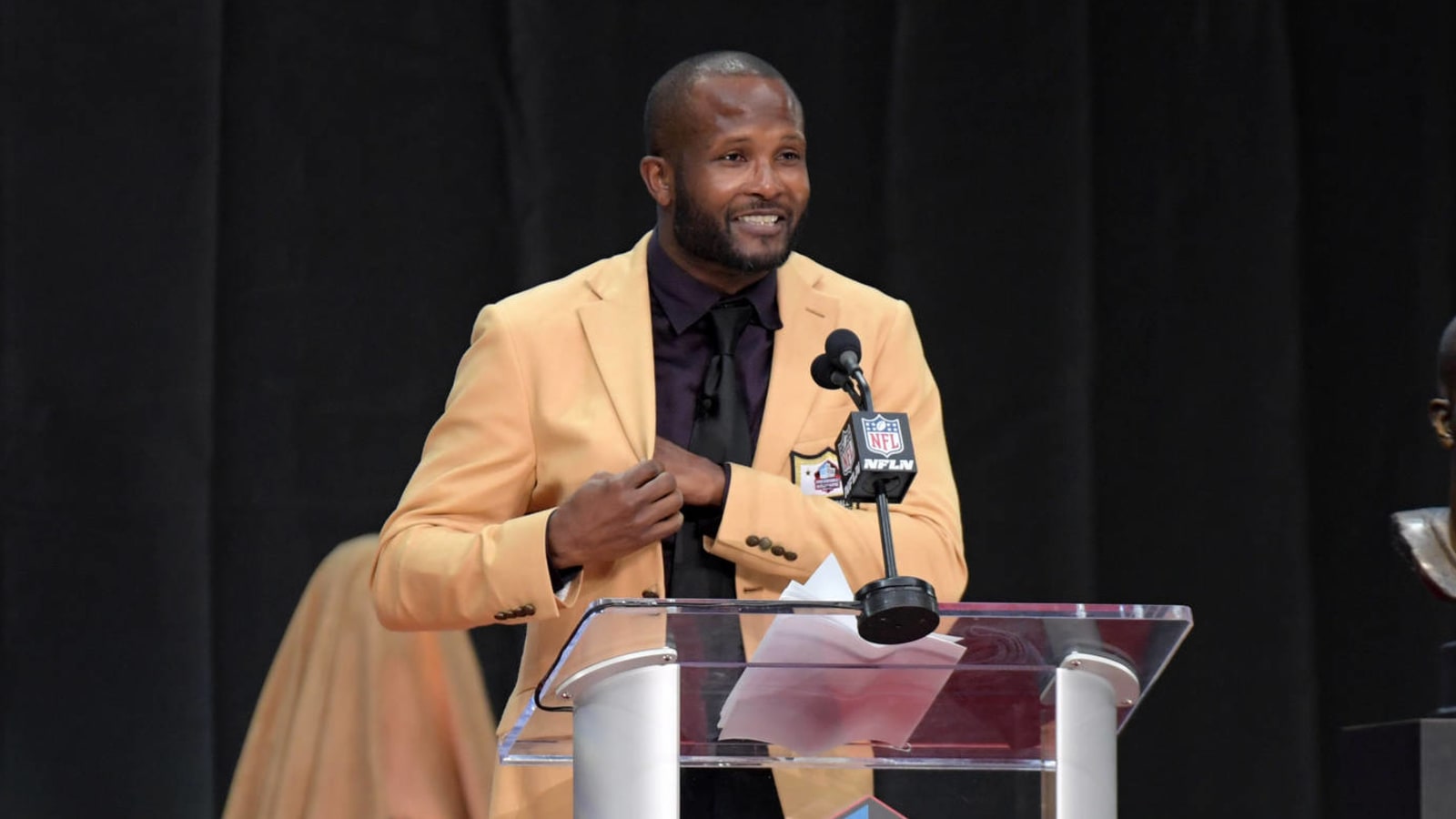 Champ Bailey shades former Redskins team in HOF speech