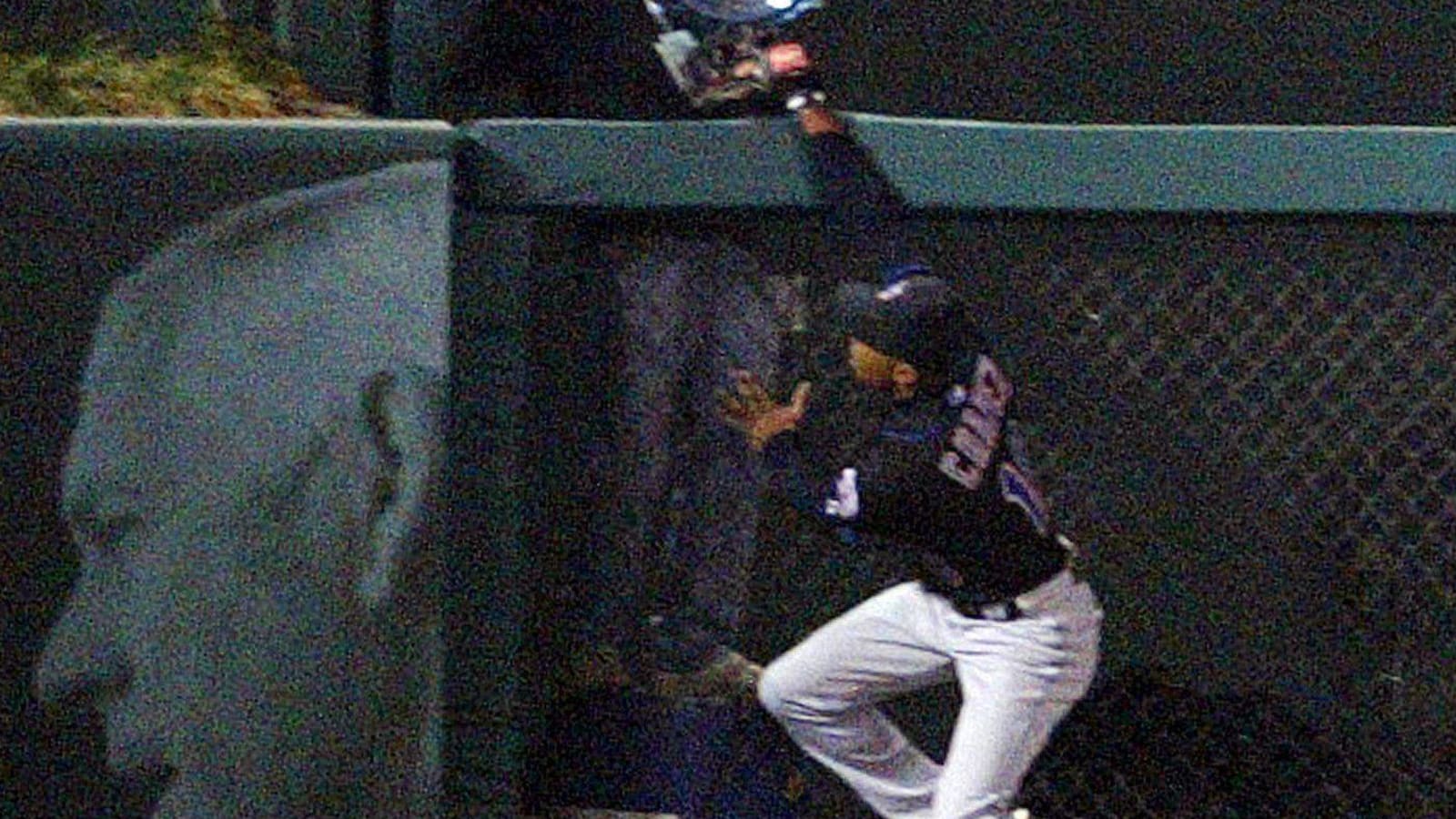 Endy Chávez's Amazing Catch in the 2006 NLCS, Endy Chávez, ENDY CHÁVEZ  SAVED THE DAY! 16 years ago today, By SNY