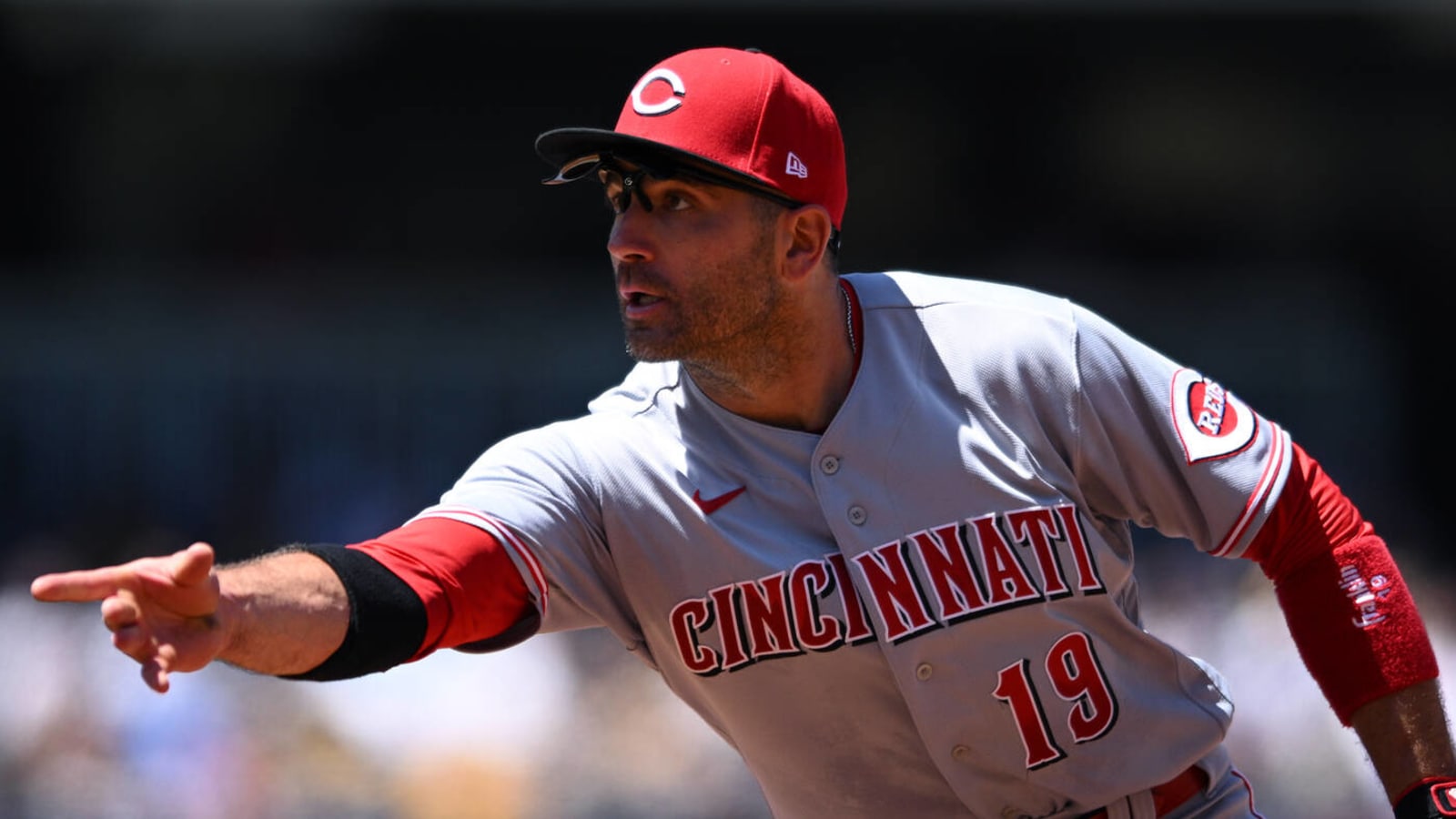Joey Votto to return from COVID absence at Blue Jays