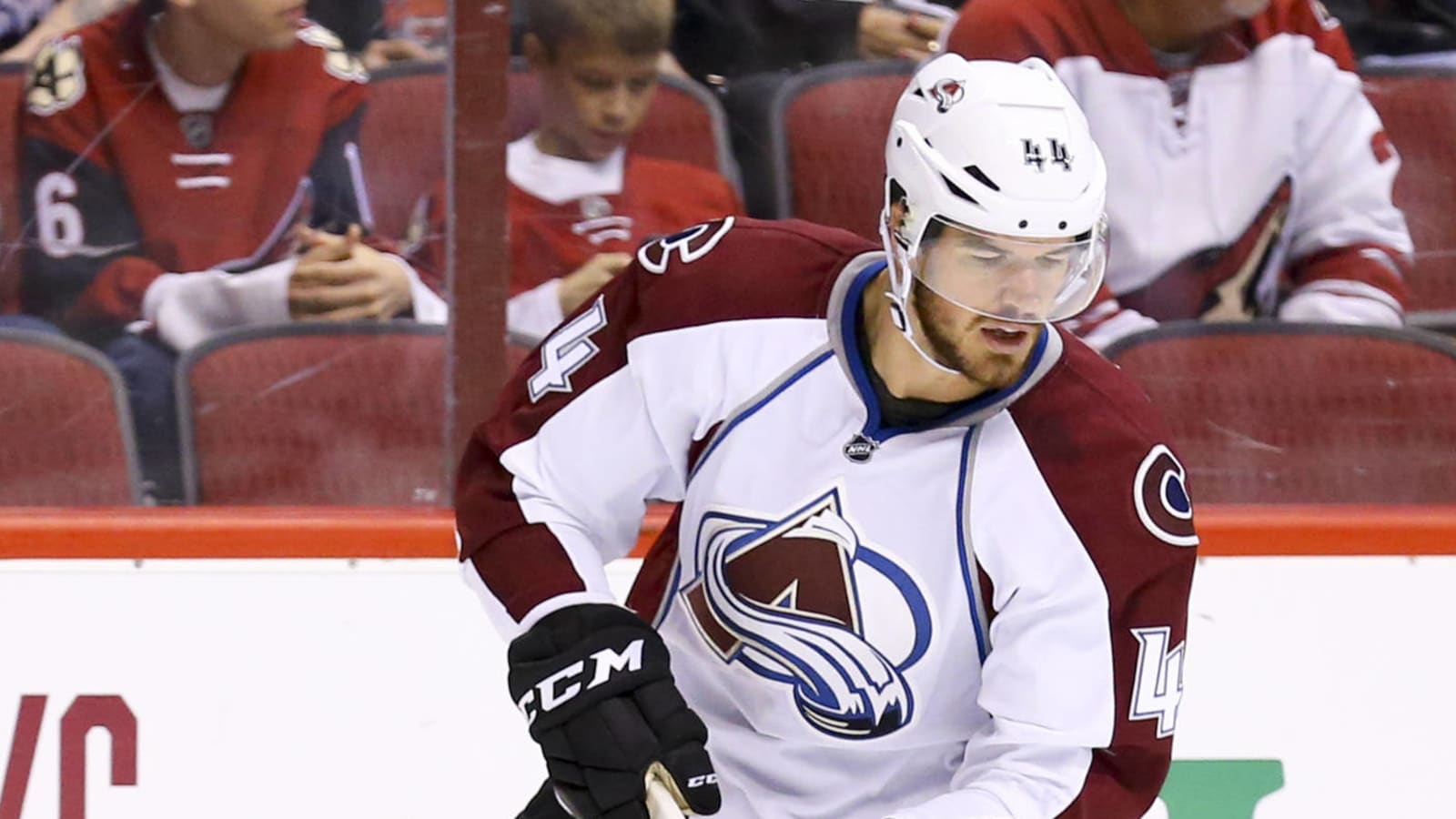 Carolina Hurricanes sign Eric Gelinas to one-year contract