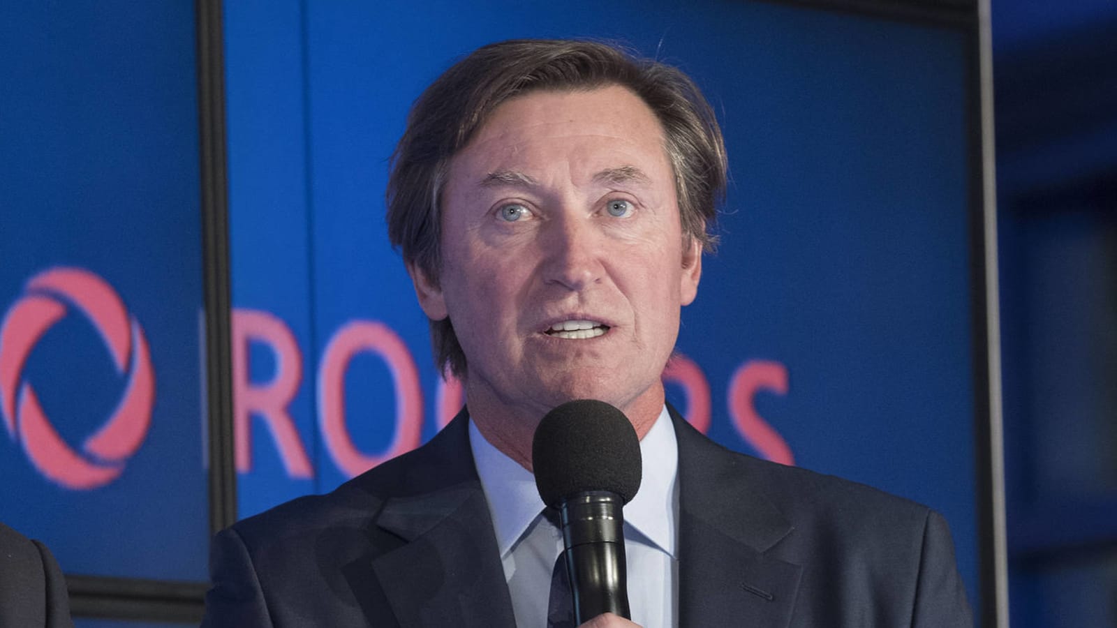 Wayne Gretzky to become hockey analyst for TNT?