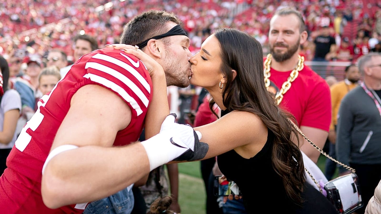 Star player&#39;s wife &#39;a tad salty&#39; about 49ers missing the playoffs