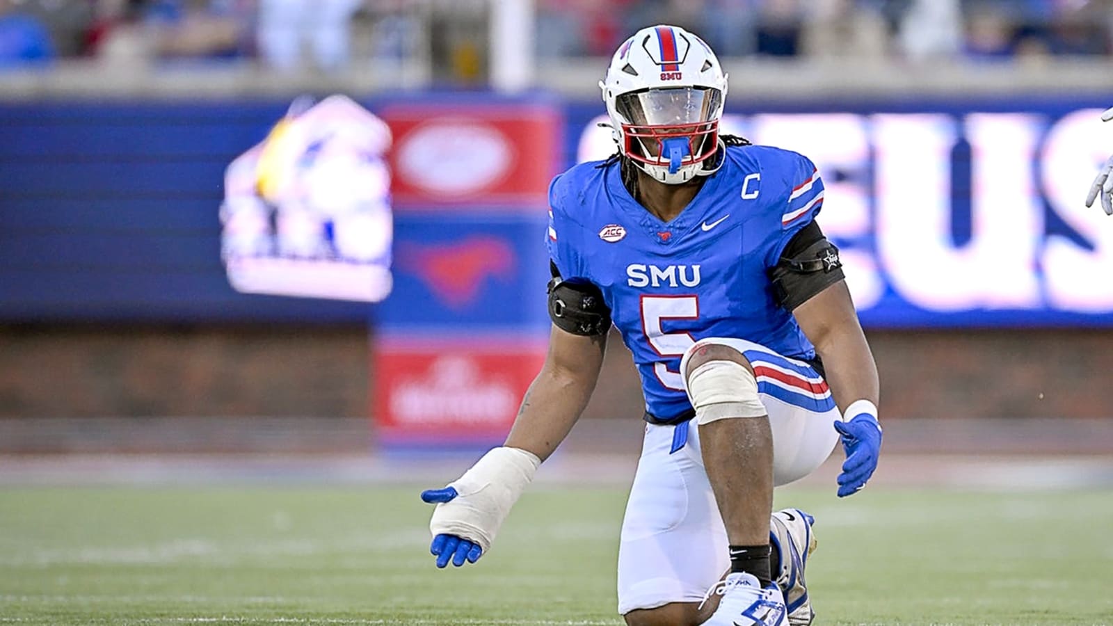 49ers held pre-draft meeting with SMU DE Elijah Roberts