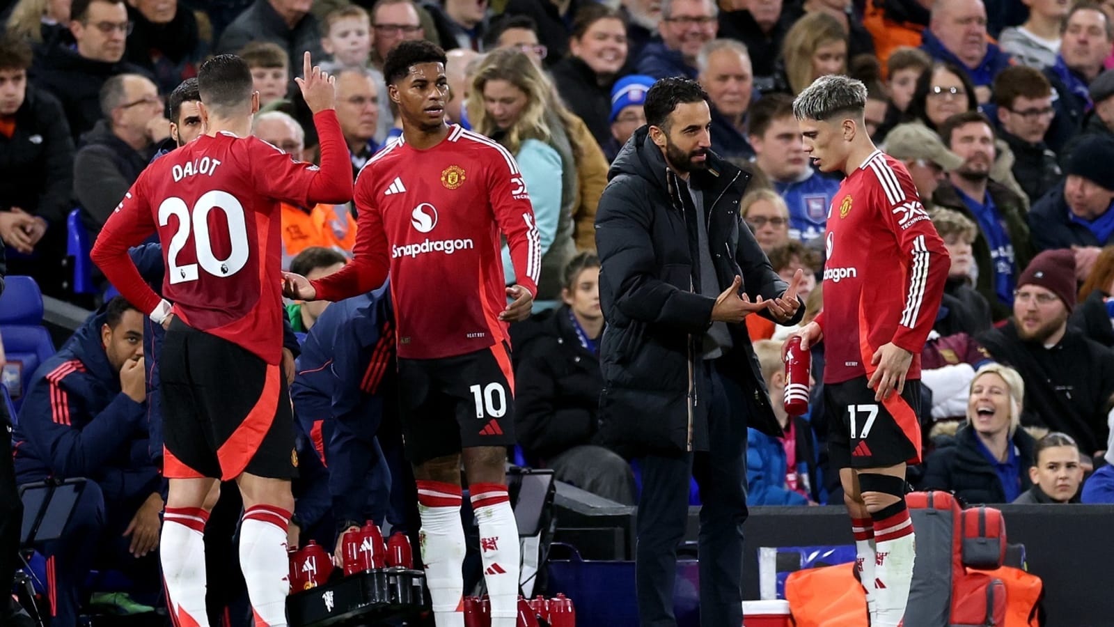 Man United boss Ruben Amorim has told his players how to please the fans