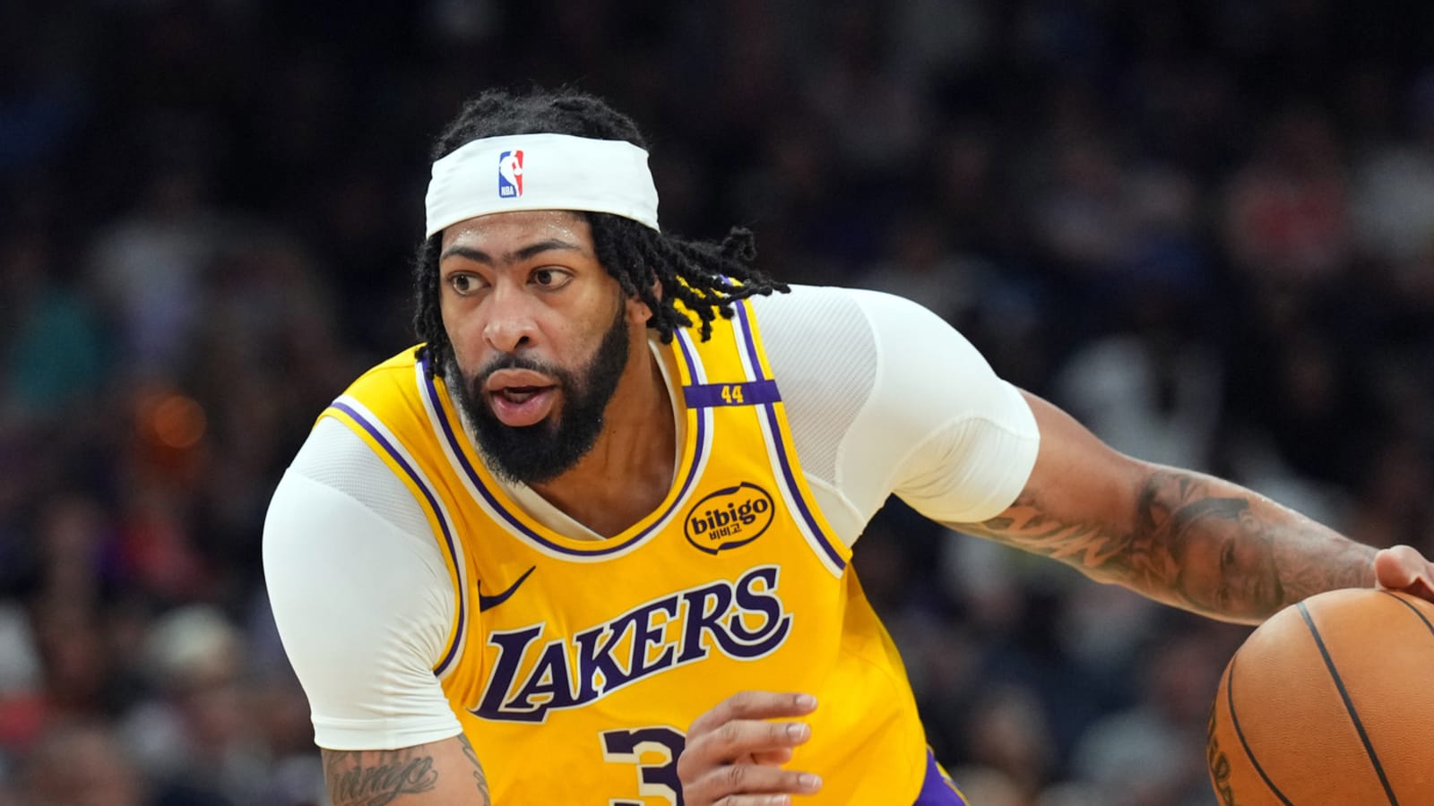 Anthony Davis shades LeBron James after opening night win