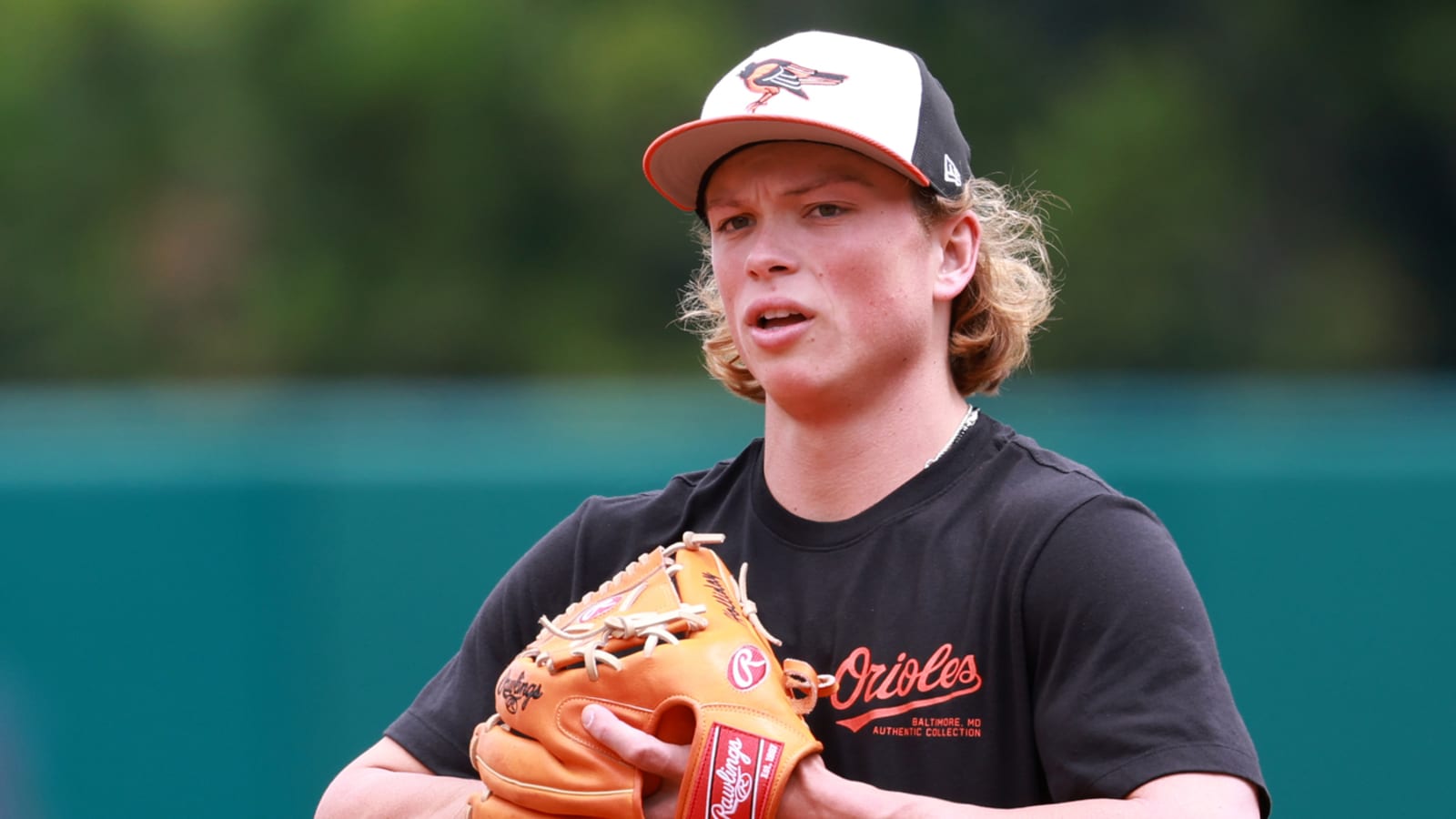 Baseball's top prospect shut down with shoulder injury
