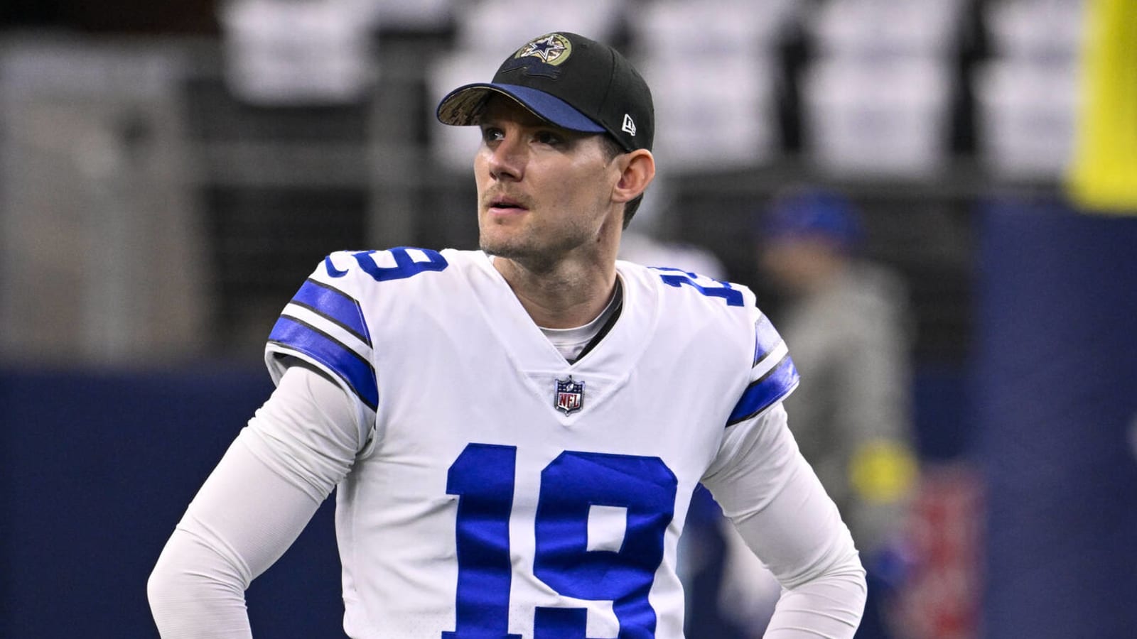 Cowboys K Brett Maher gets pregame pep talk from Jerry Jones