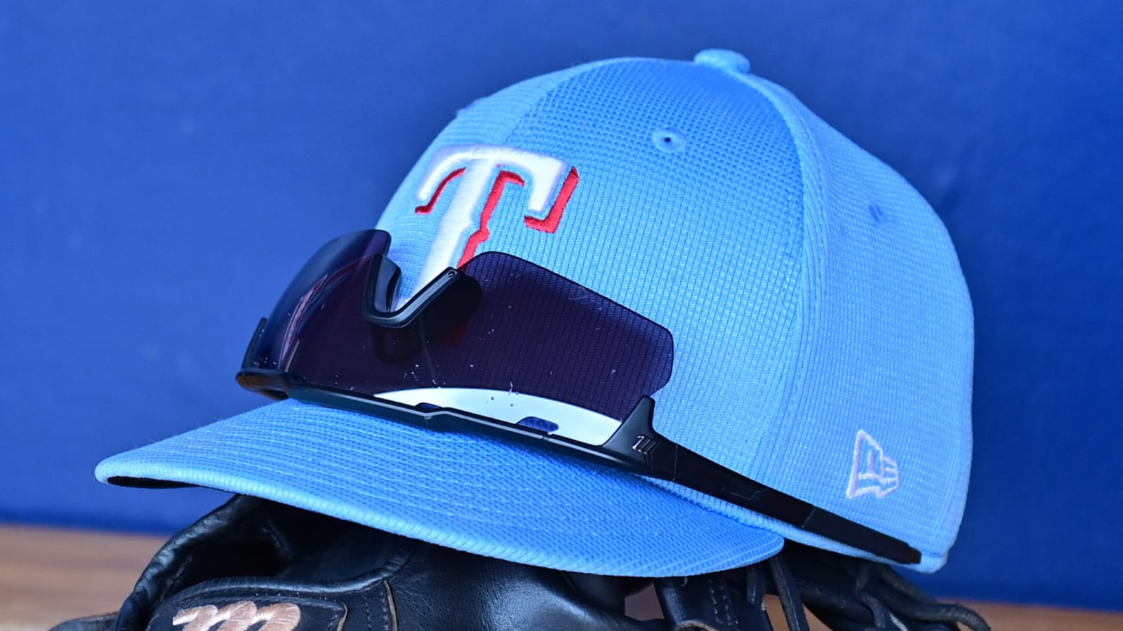 Rangers sign son of Hall of Famer