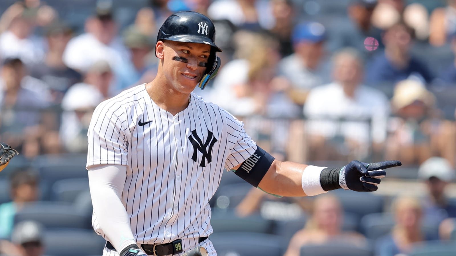 Watch: Blue Jays resort to desperate move to pitch around Aaron Judge