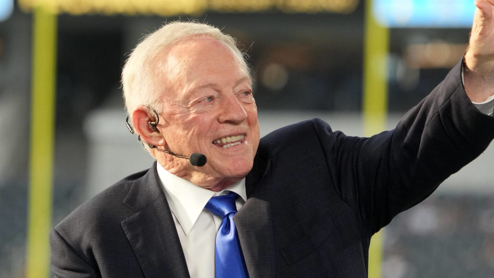 Jerry Jones had confident response about meeting with LB