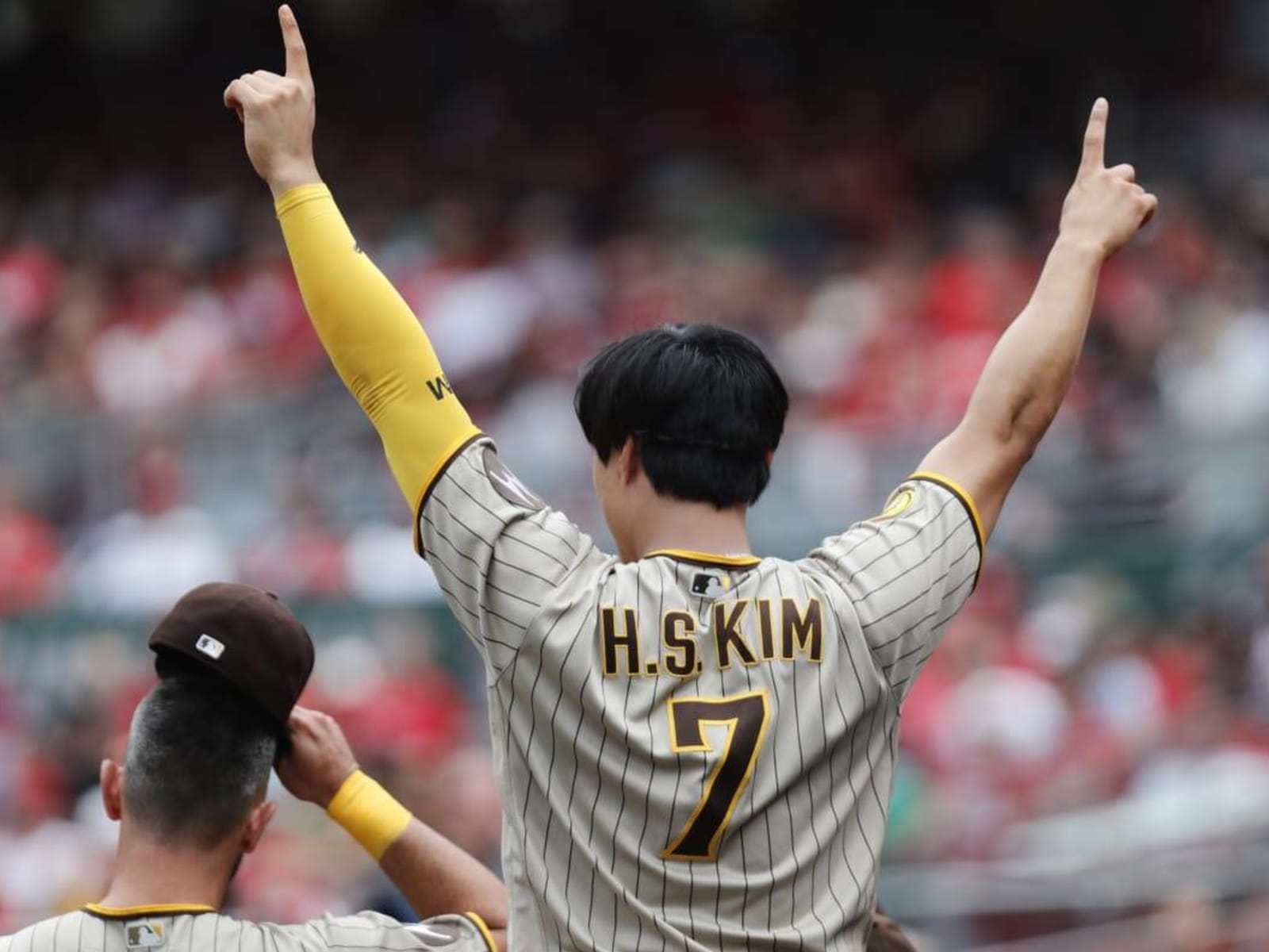 Padres focused on making Ha-seong Kim comfortable, with help from