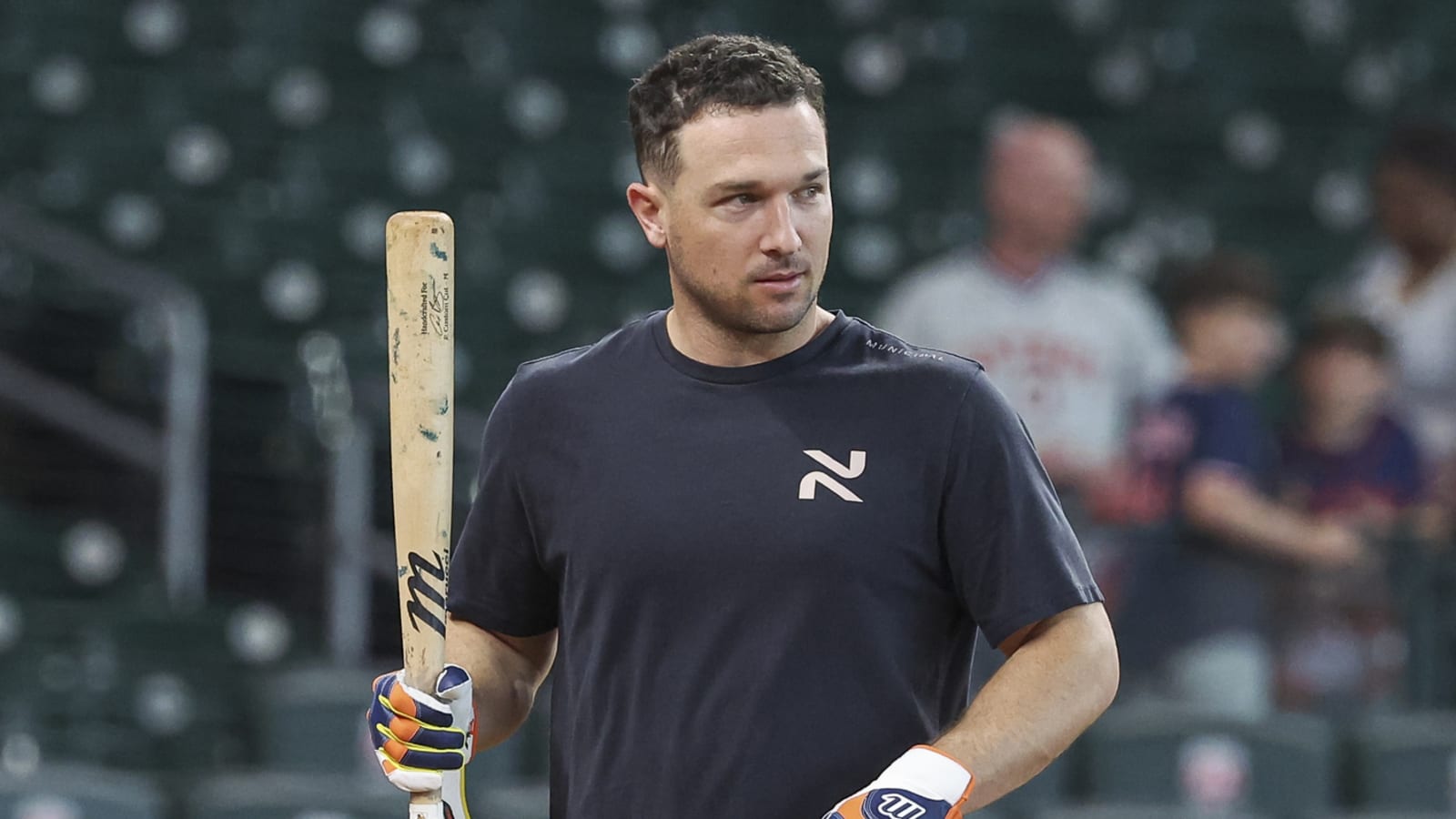 Analyst advises Alex Bregman to avoid Cubs 'at all costs'