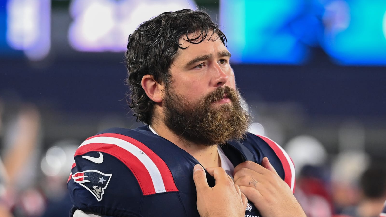 Patriots to release longtime center