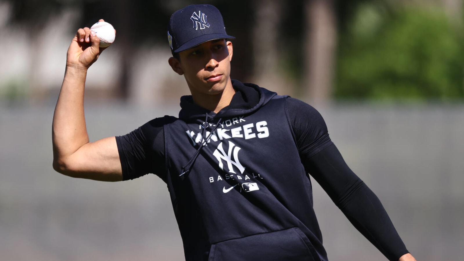 Oswaldo Cabrera robs home run in first career RF start