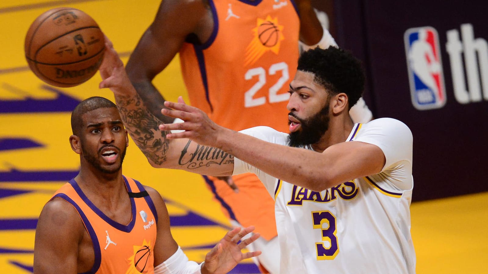 Anthony Davis leaves Game 4 vs. Suns with groin strain