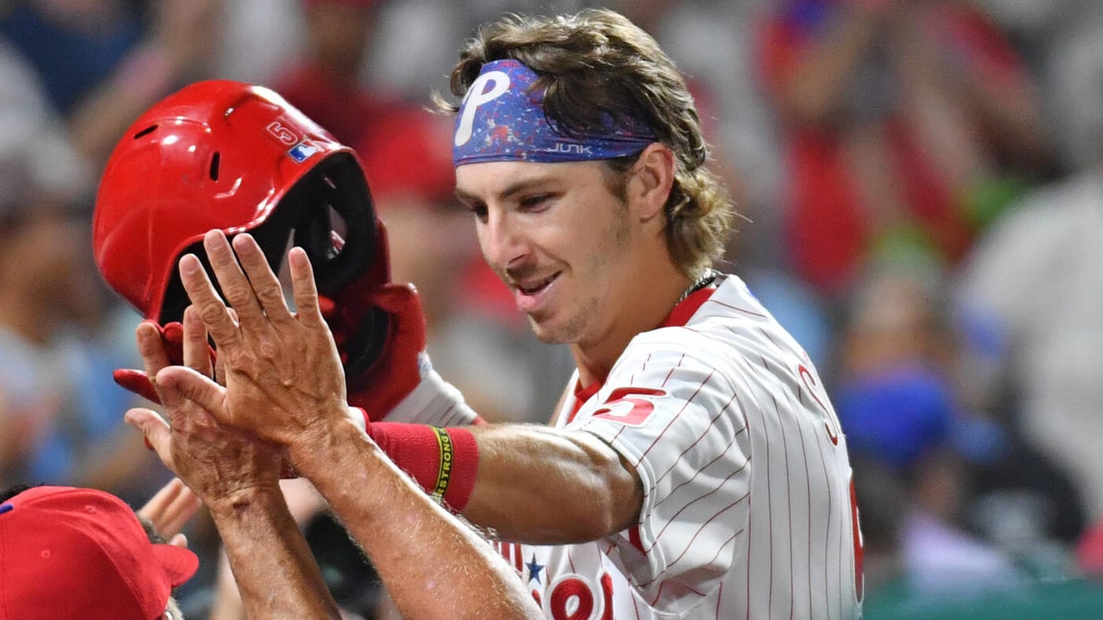 Braves squander early lead, drop first game to Phillies in NL East series