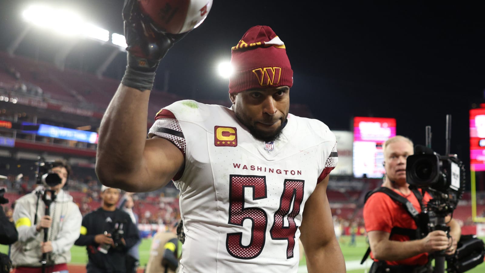 Commanders re-sign 10-time Pro Bowler