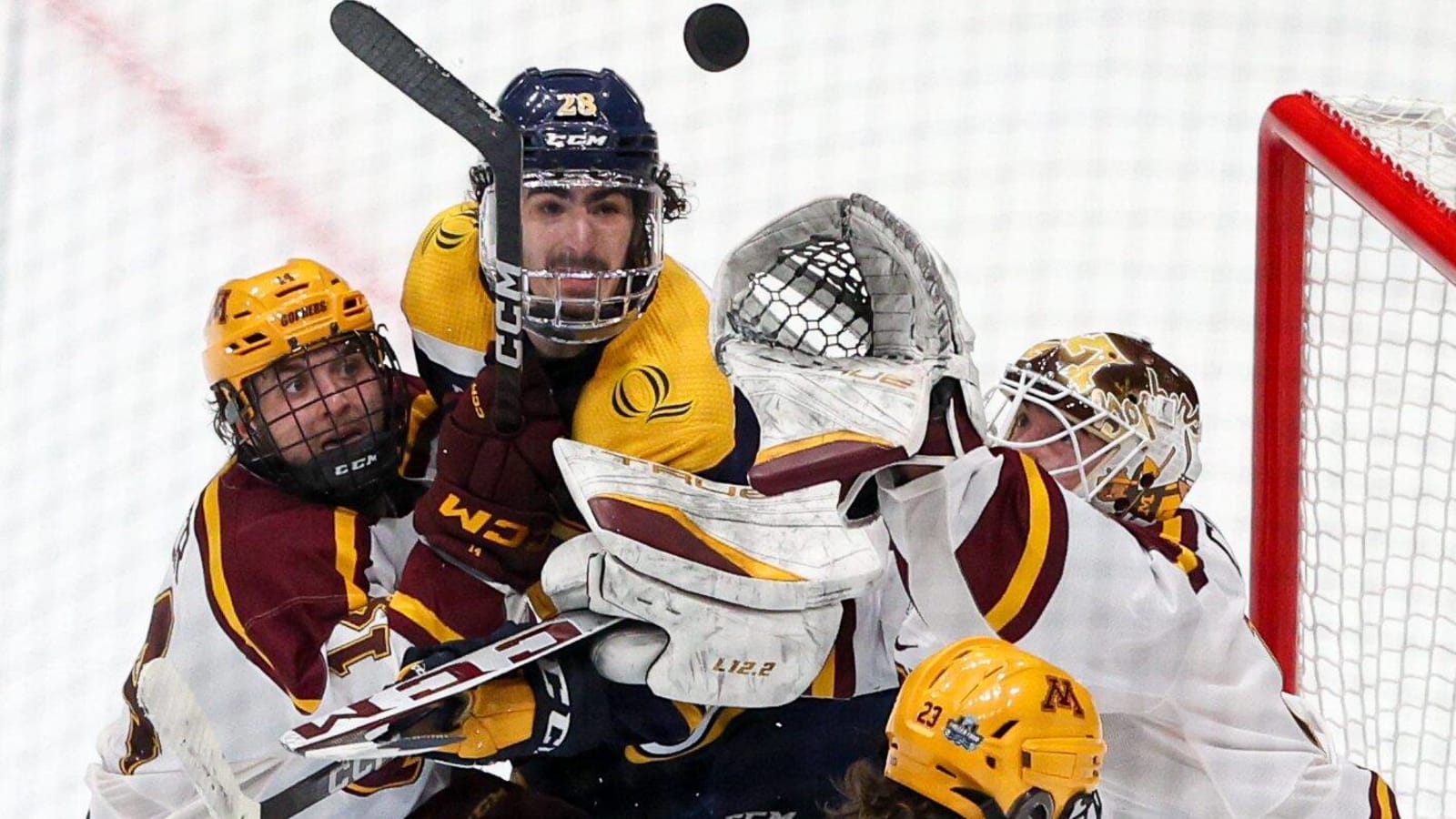 Arizona Coyotes sign forward prospect Sam Lipkin to entry-level contract