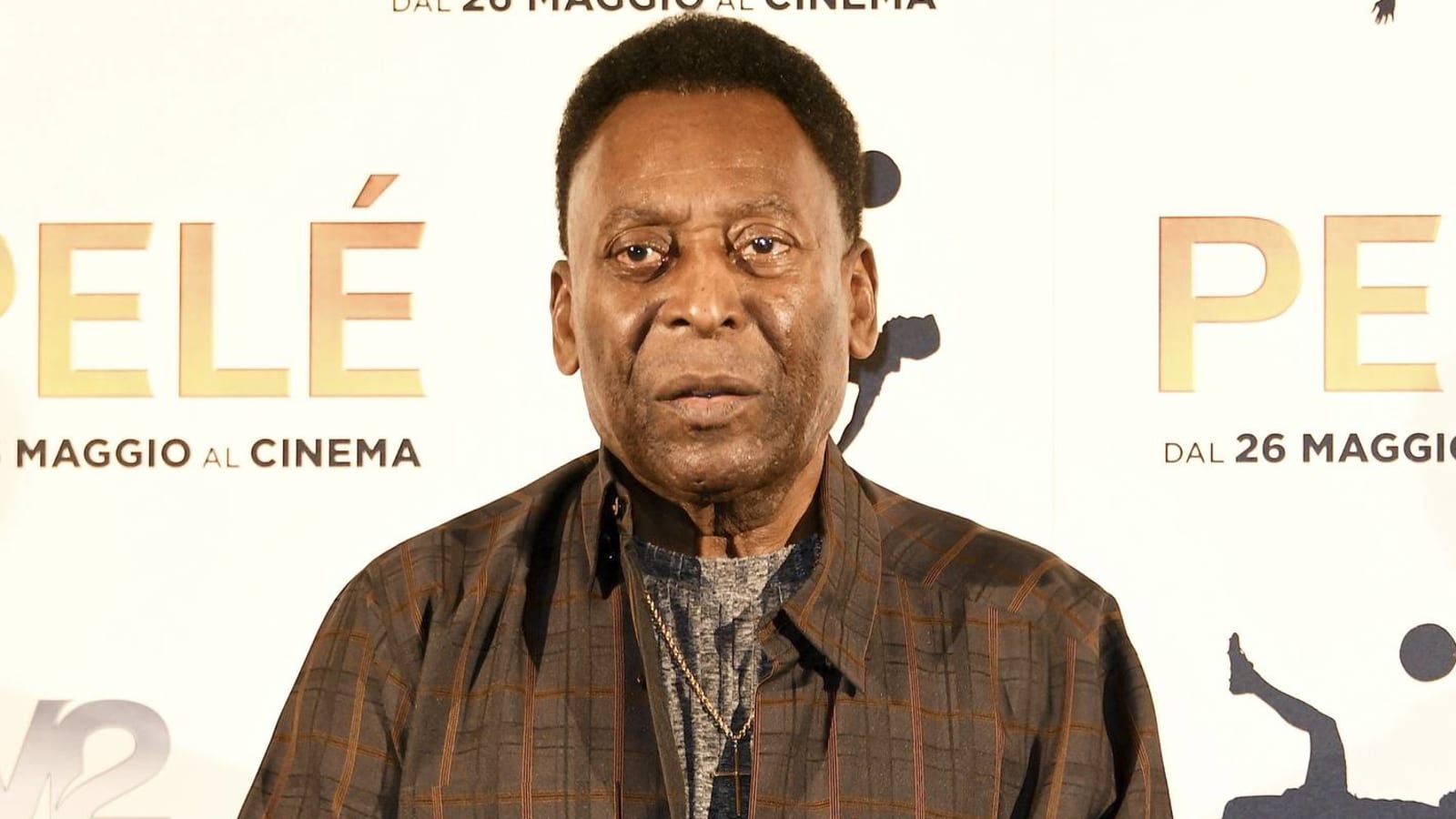 Pele readmitted to intensive care after having tumor removed