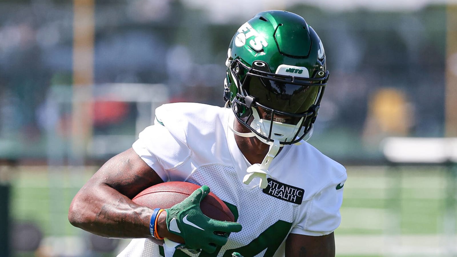 Jets WR ends yearlong hiatus, applies for reinstatement