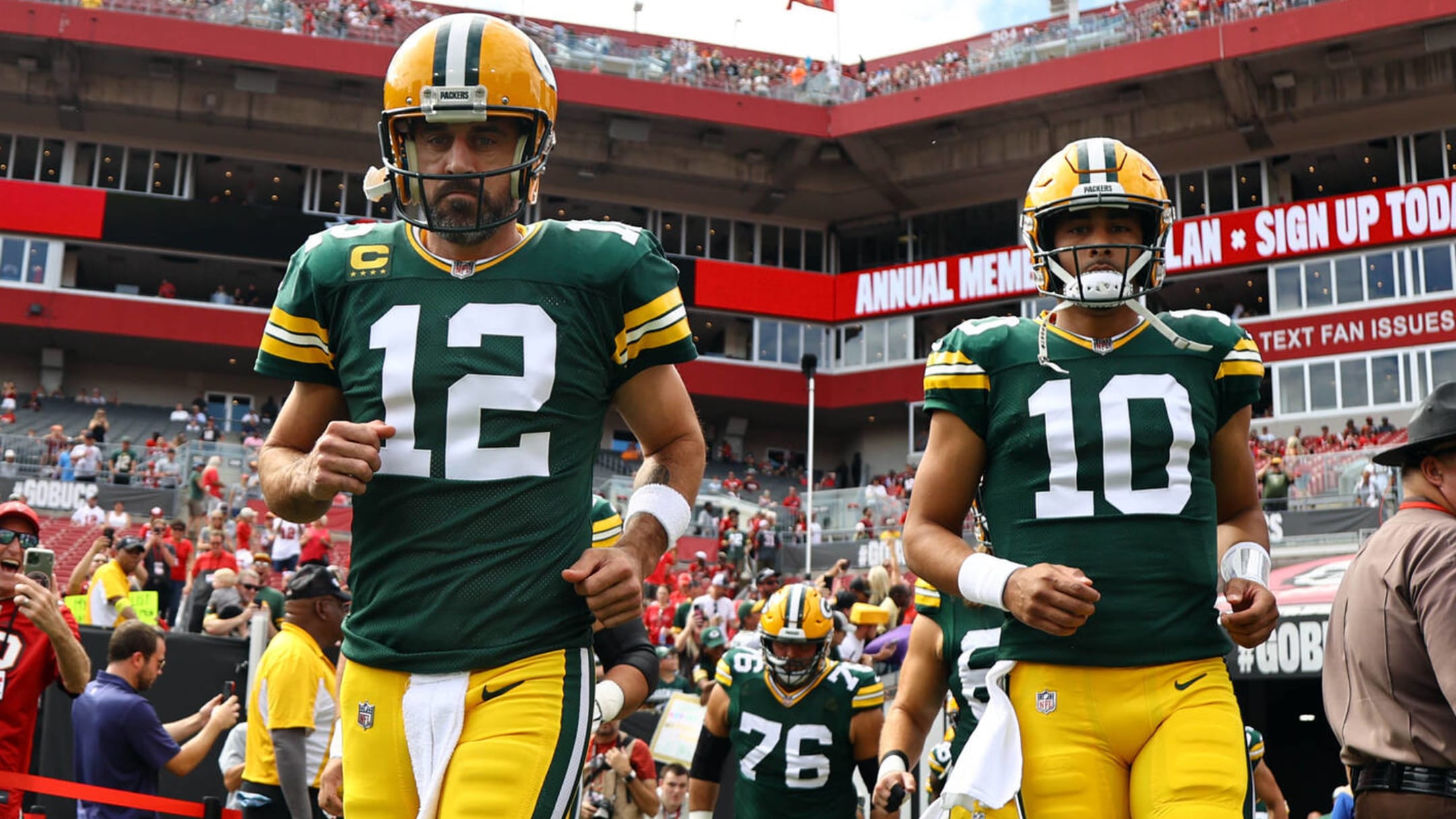 Greg Jennings thinks Rodgers could be benched for Love