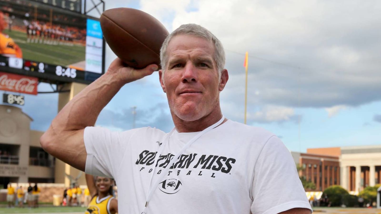 Brett Favre compares Colin Kaepernick to Pat Tillman