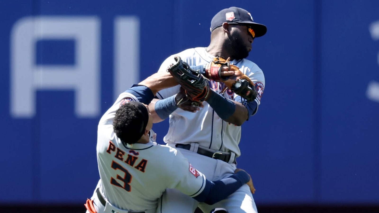 Jeremy Pena, Yordan Alvarez exit after nasty collision