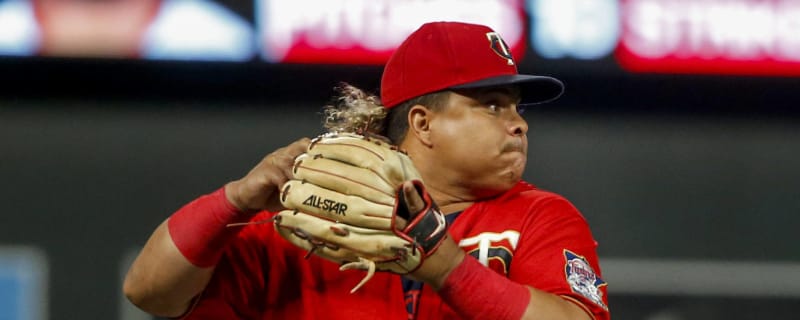 Video: Twins' Willians Astudillo throws 46 mph pitches against Angels