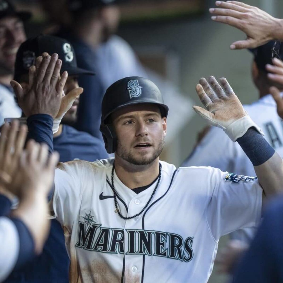 Mariners fans go viral on opening night with 1995 uniforms