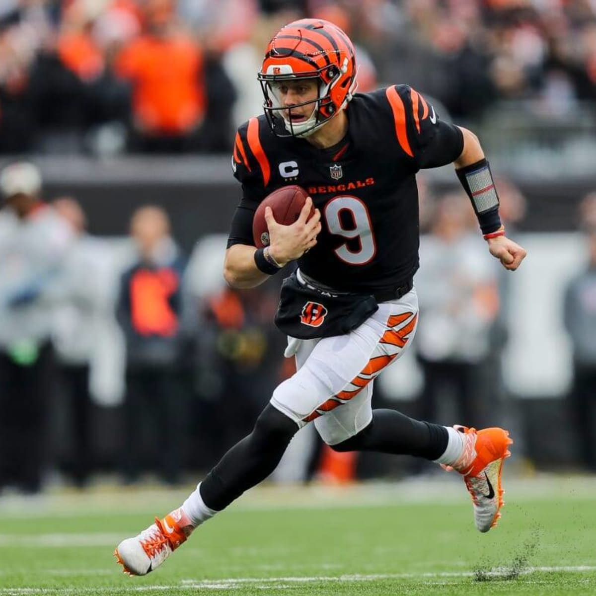 Joe Burrow Wears Bucket Hat & Dunks before Bengals Game