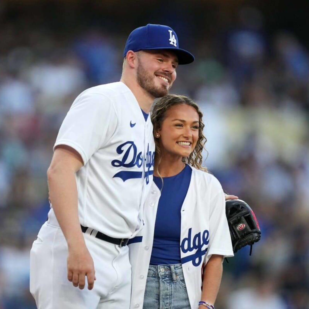 Dodgers beat Texas 11-5 in return to Globe Life Field