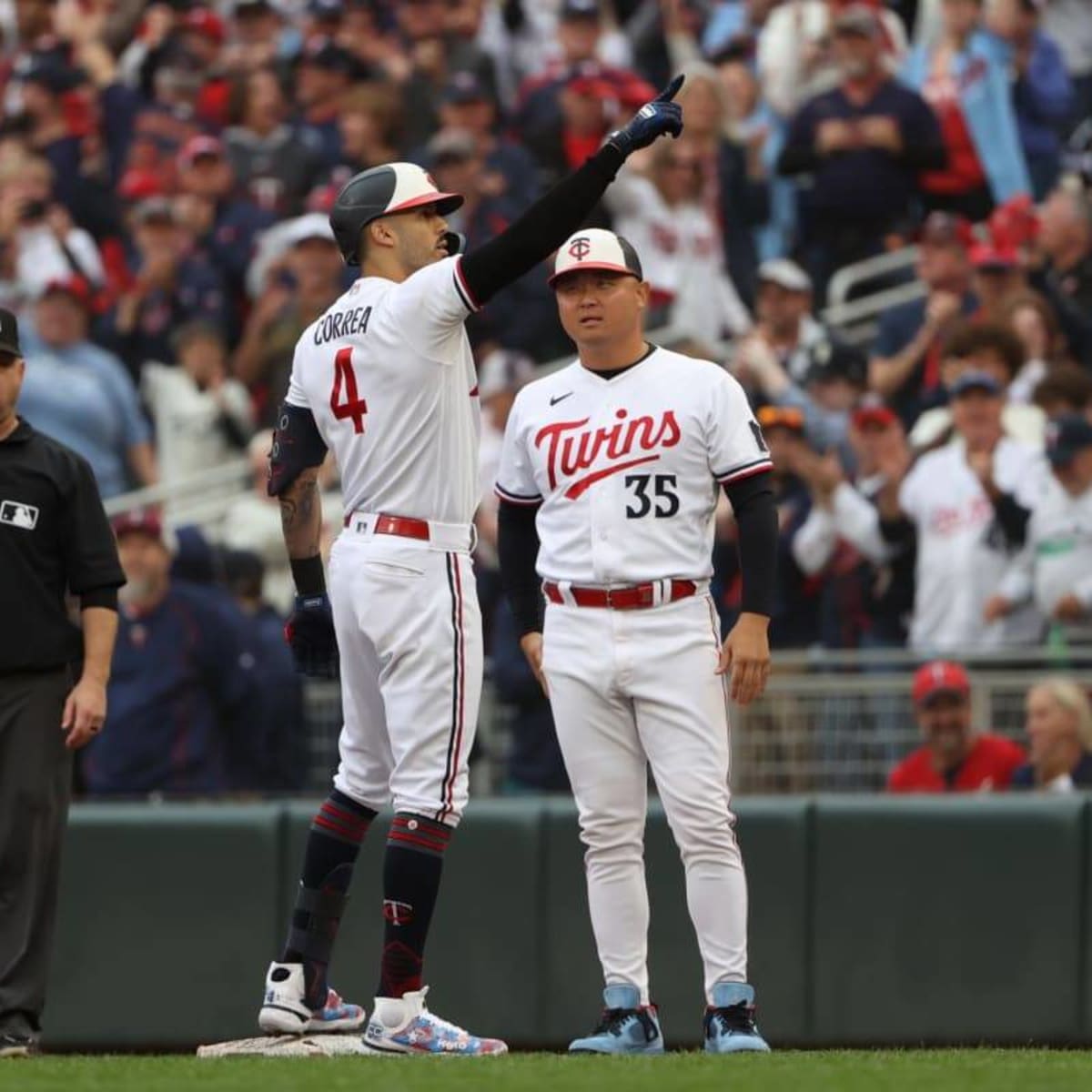 Twins sweep Blue Jays for first playoff series win since 2002, will face  Astros in ALDS - The Athletic