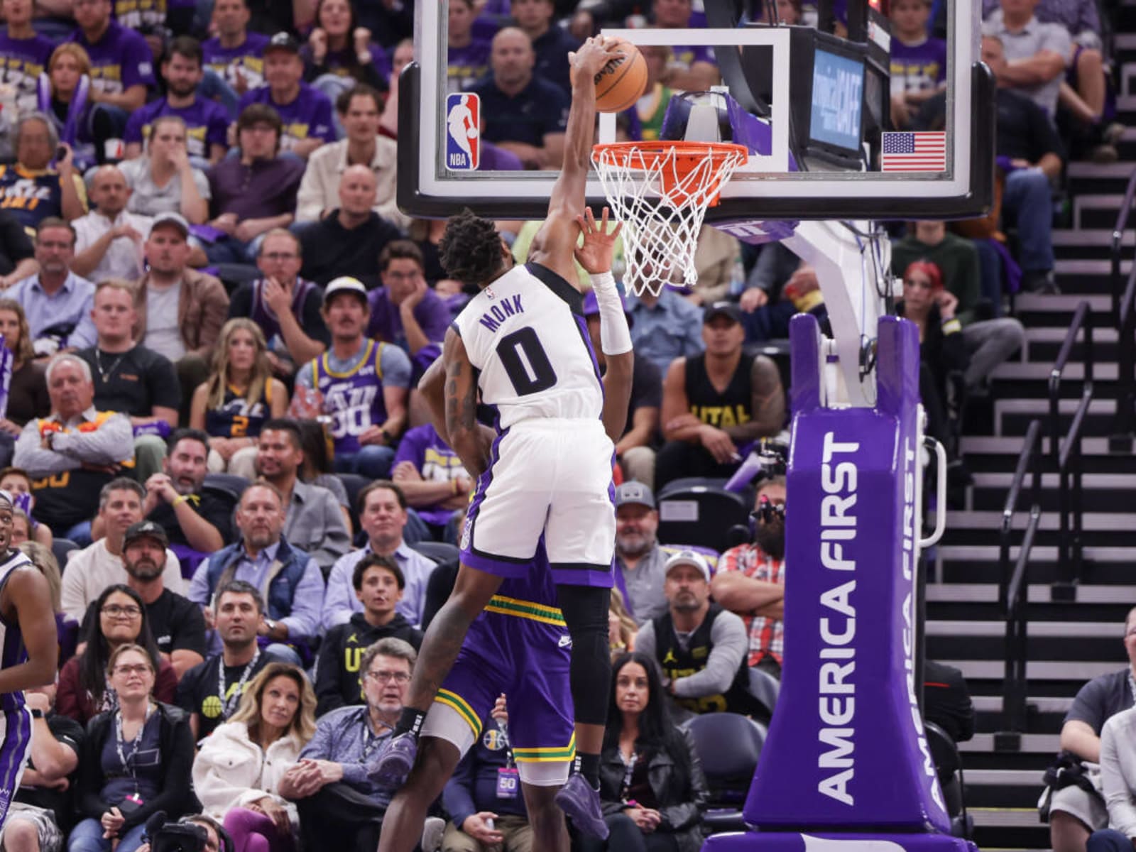 Watch: Lakers' Alex Caruso with a dunk-of-the-year nominee