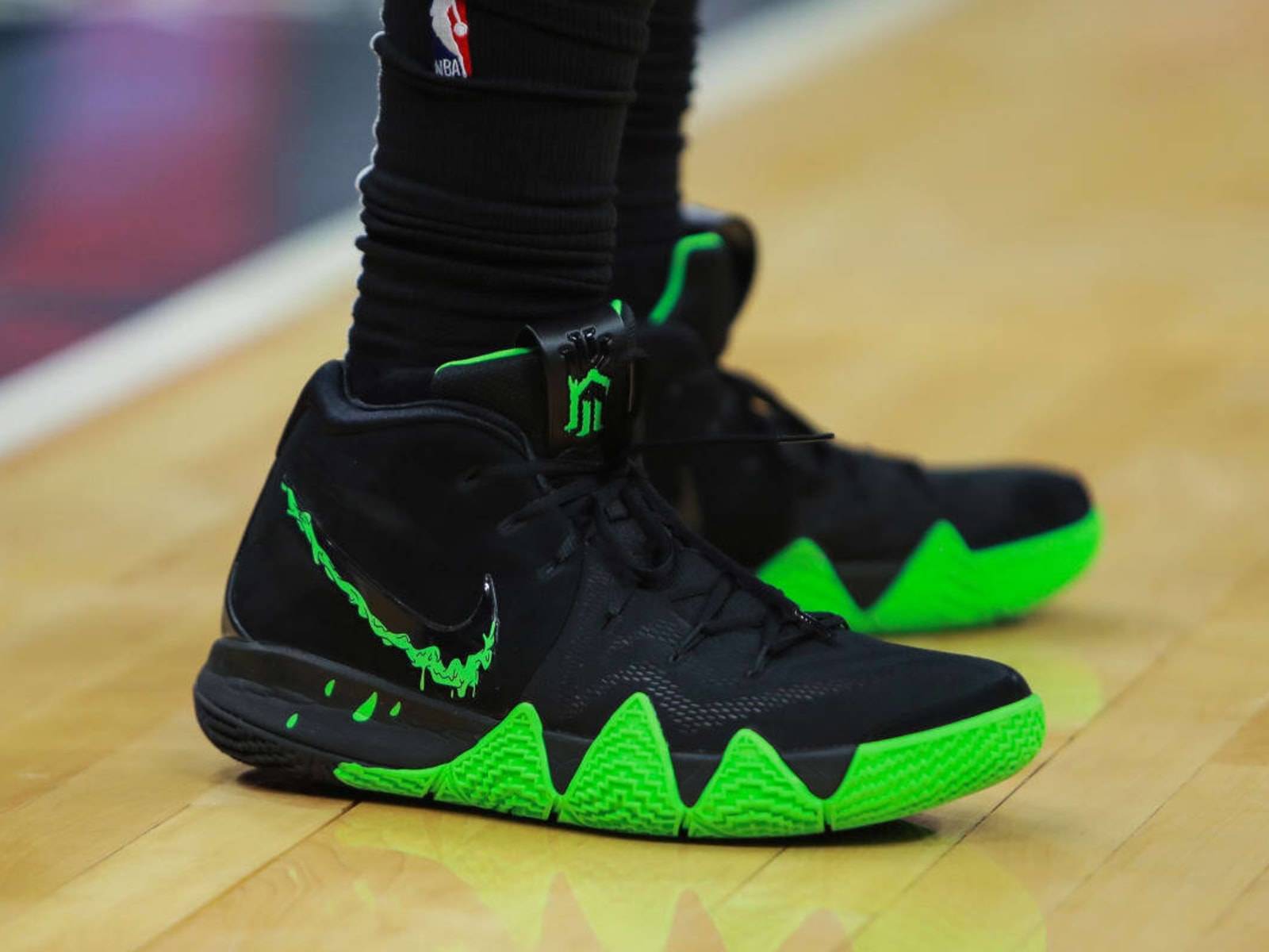 Kyrie 4 halloween stockx best sale