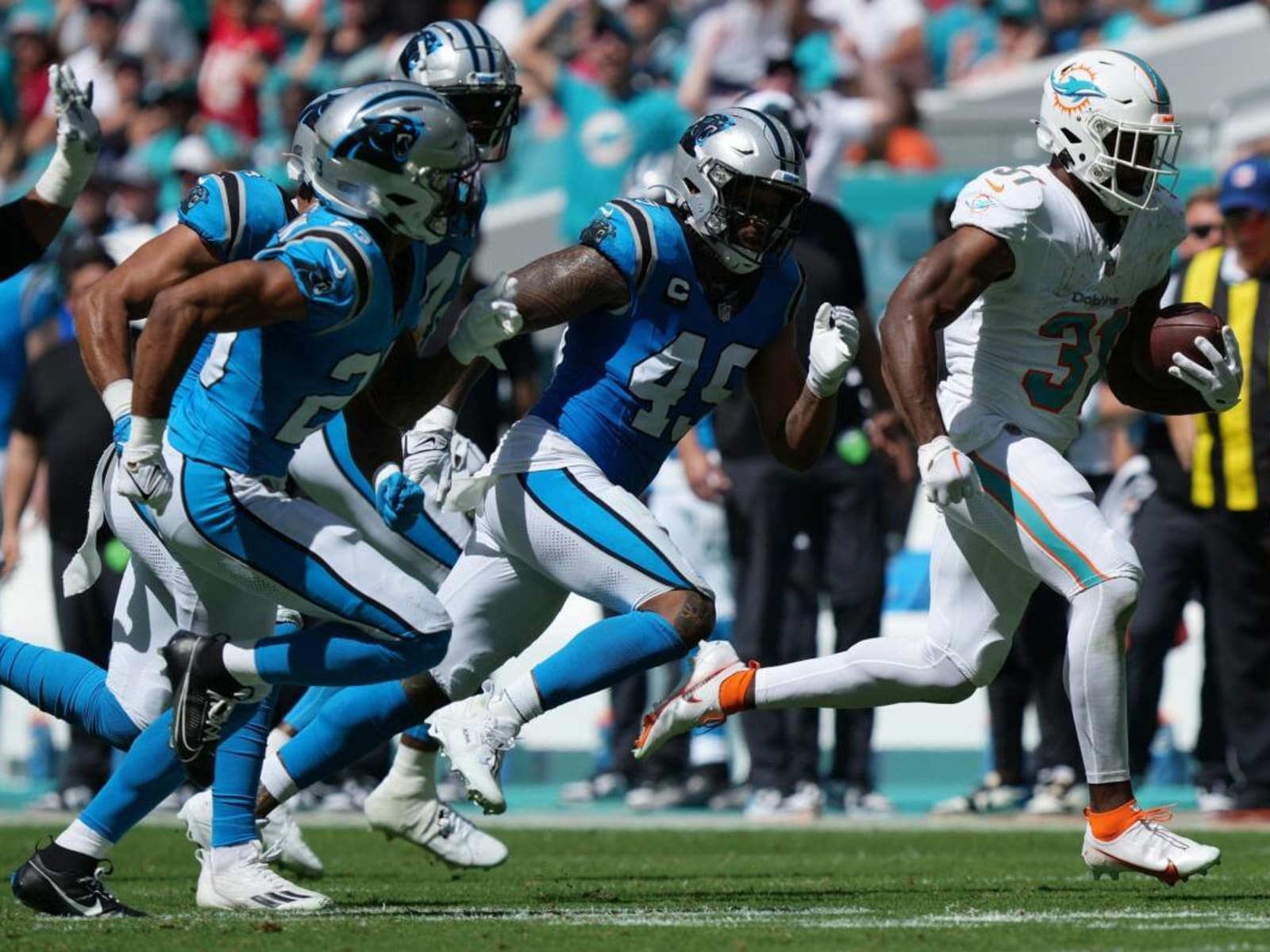 Philadelphia Eagles Lead Miami Dolphins at Halftime Despite Tyreek Hill's  Late TD - Sports Illustrated Philadelphia Eagles News, Analysis and More