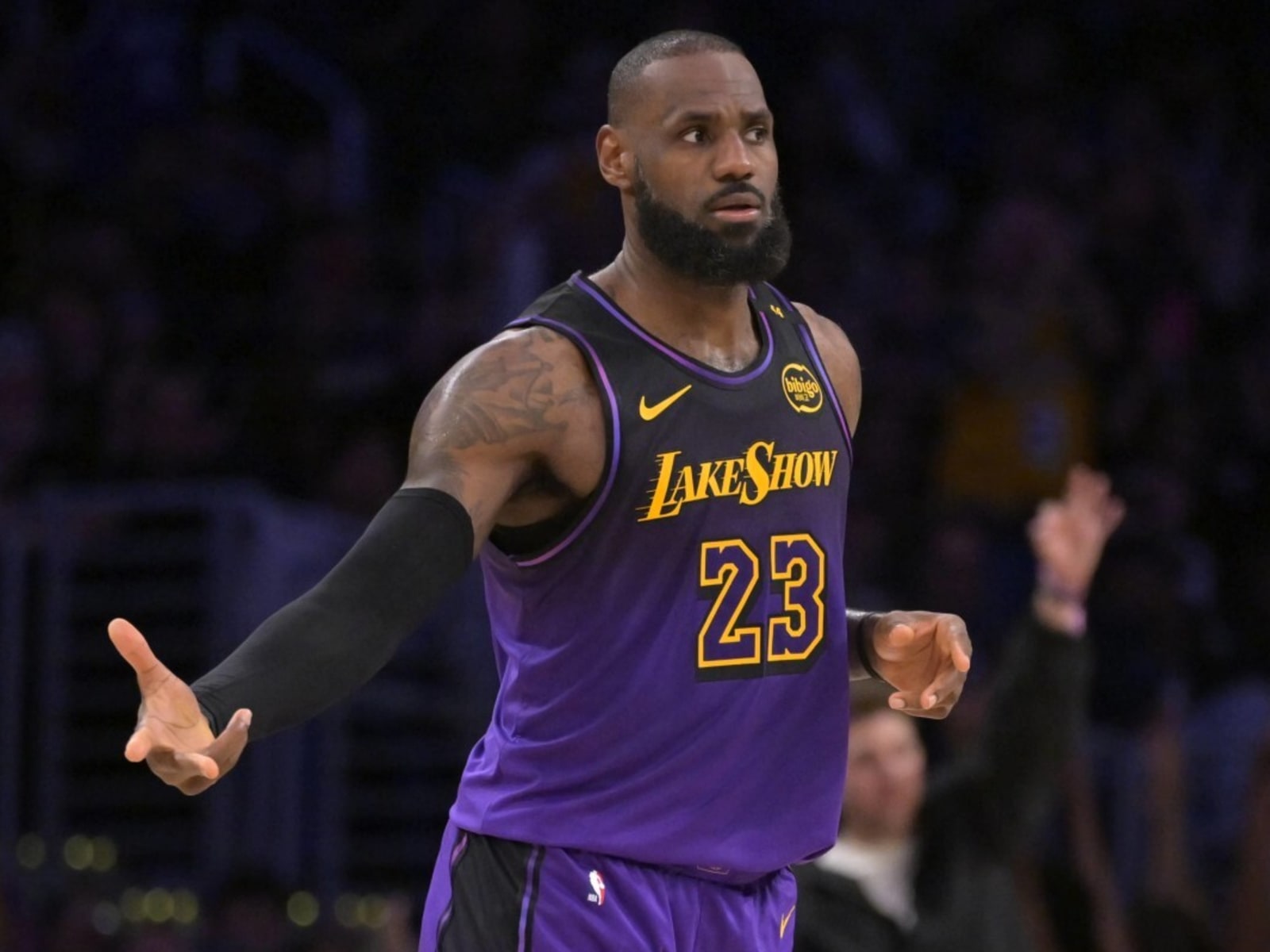 Lebron james rondo hotsell