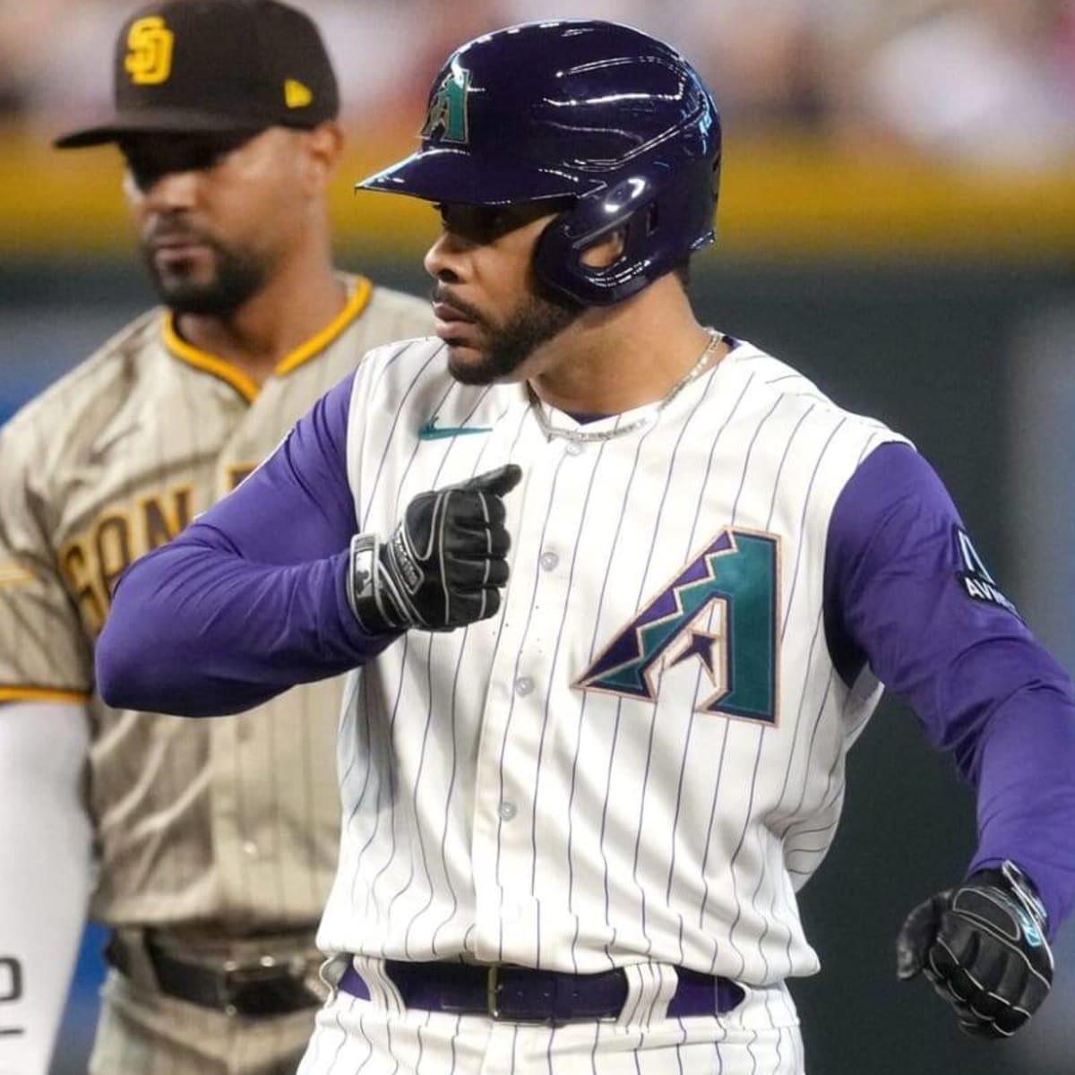 Diamondbacks players call for return to purple uniforms