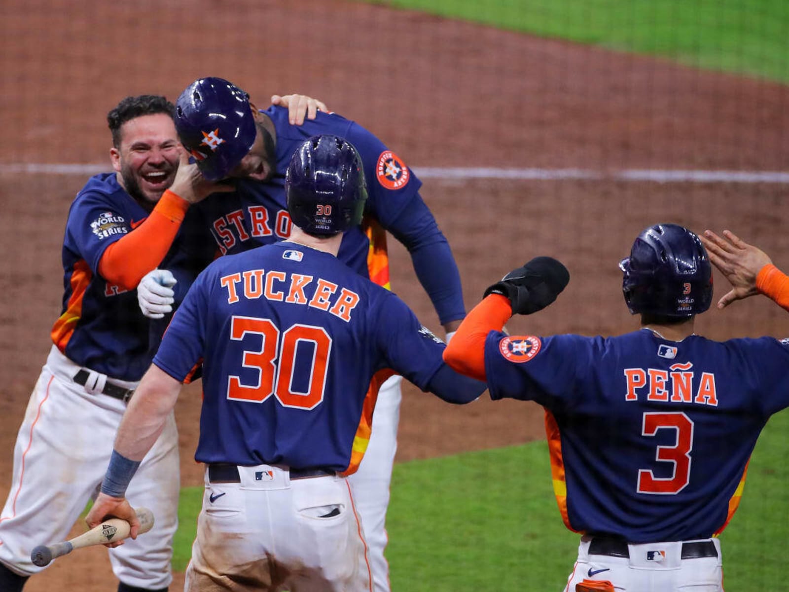 Astros catcher Martín Maldonado to wear ESPN mic on Sunday vs. Rangers