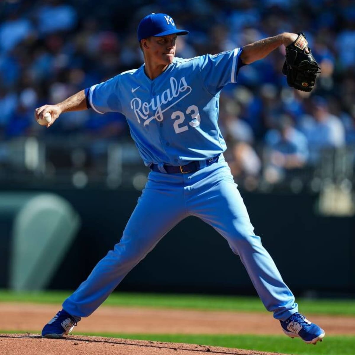 Kansas City Royals' Zack Greinke (23) pitches during the Rays 4