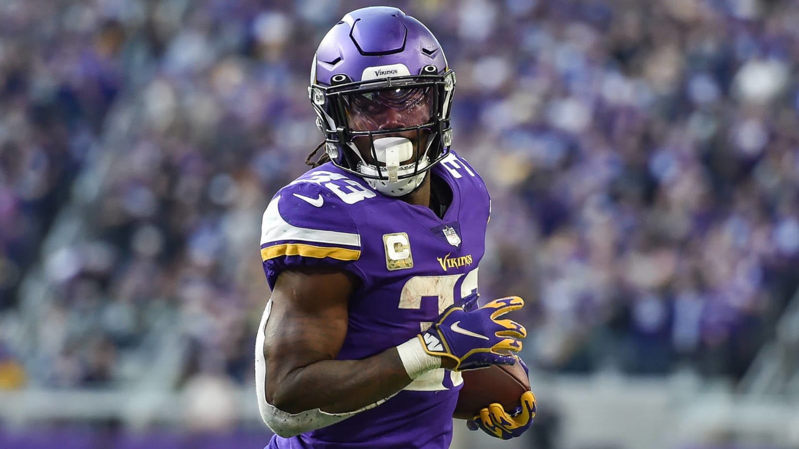 Vikings RB Dalvin Cook carted off with shoulder injury