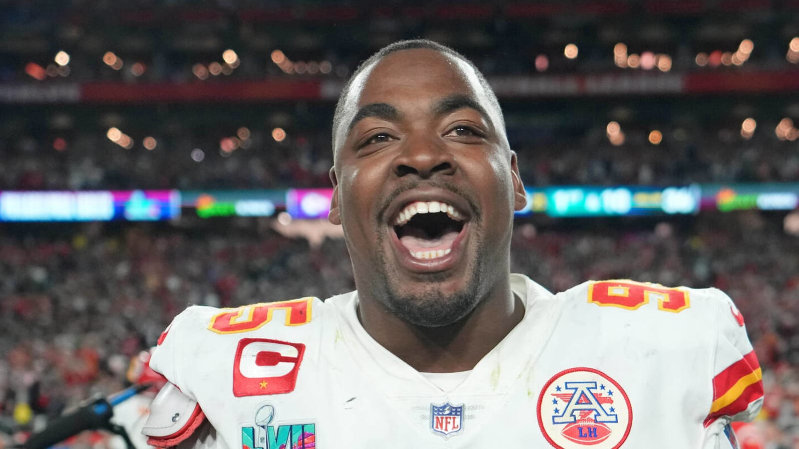 Chiefs DT Chris Jones begins camp hold-out