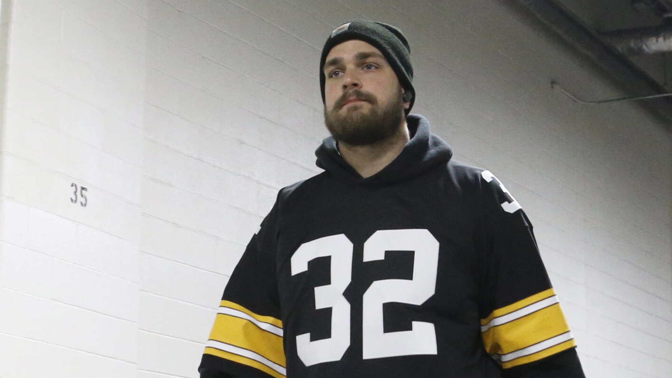 Steelers players and coaches arrive to game wearing Franco Harris jerseys