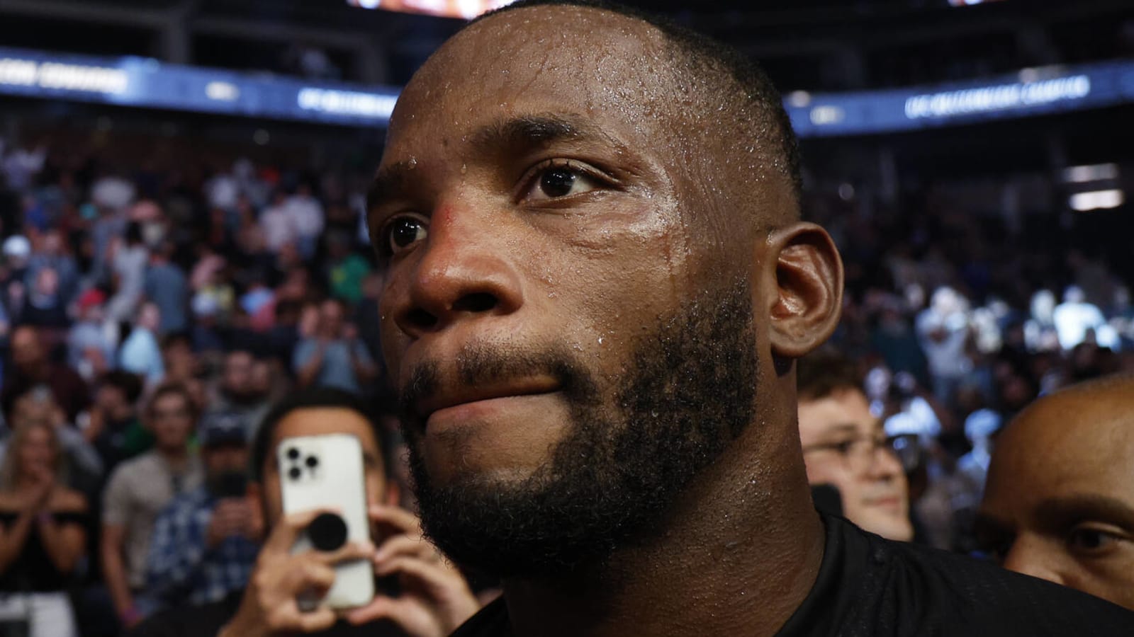 Leon Edwards retains welterweight title at UFC 286