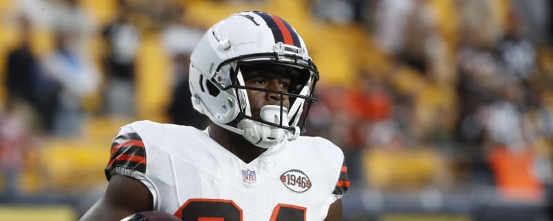 Ex-Steelers RB Le’Veon Bell Detailed Why Nick Chubb Squatting Heavy Is A Huge Mistake