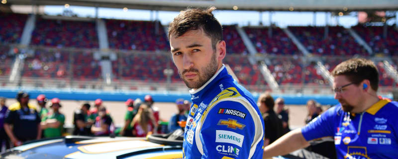 Chase Elliott breaks down how piloting his $1.8 million private jet helps him ‘challenge his mind’