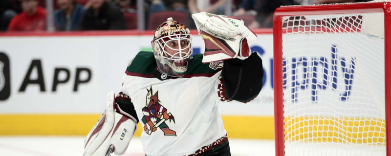 Leafs take flyer on goalie Carter Hutton in swap with Coyotes