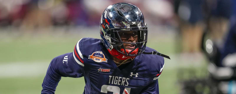 Deion Sanders's son, Shilo Sanders, follows his dad and brother to Colorado