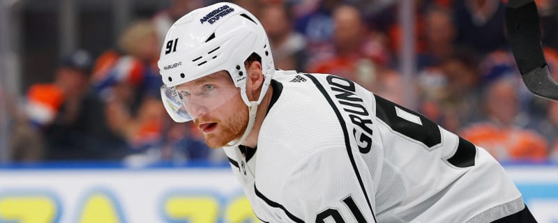 Kings' Fiala makes series debut vs. Oilers in Game 4